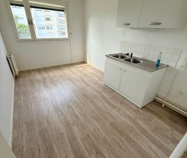 Location Appartement 3 pièces 82m² DOUAI 59500 - Photo 2
