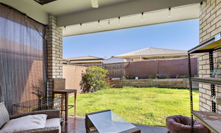 Stylish Family Sanctuary with Modern Comforts – A Must-See in Park Ridge! - Photo 3