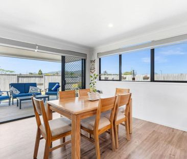 Modern family living - Photo 3