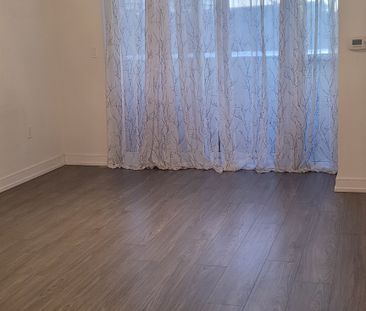 For Lease - 225 Village Green Square Unit# 207, Toronto, Ontario - Photo 2