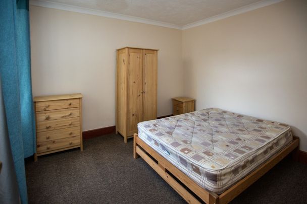 Student House on Stewart Road, Charminster - Photo 1