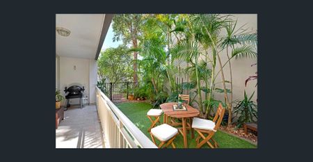 North-Facing Garden Apartment with Parking - Photo 5