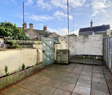 Two Bedroom Terraced House With Ground Floor WC TO LET - Photo 6