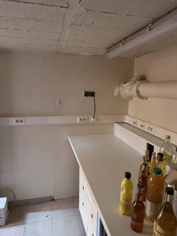 Titre : Local à louer de 57,41 m² à Suresnes - Photo 3