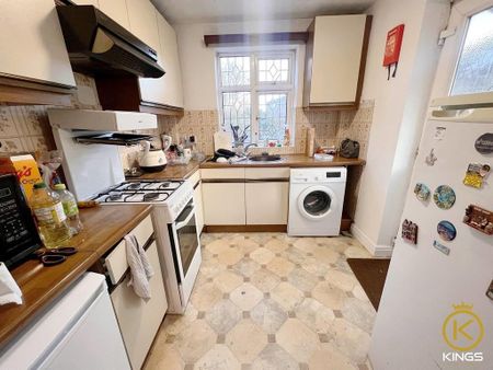 1 bedroom in a house share to rent - Photo 4