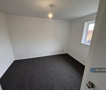 2 bedroom semi-detached house to rent - Photo 3