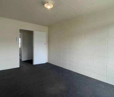 Spacious 2-Bedroom Unit with Open Plan Living - Photo 4