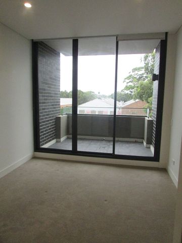 Spacious 2-Bed Apartment in the Heart of Rosebery - Photo 5