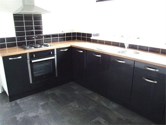 4 bedroom detached house to rent - Photo 1