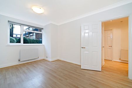 Hyanes Close London SE3 - Photo 2