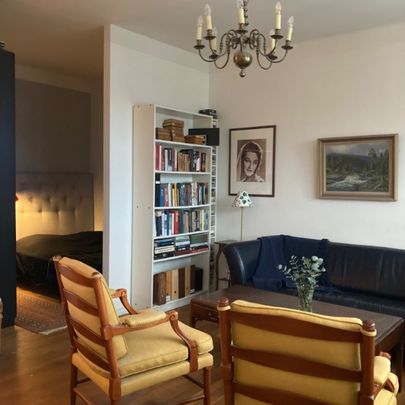 Ljus och välplanerad mini 2:a på Kungsholmen med panoramautsikt! - Foto 1