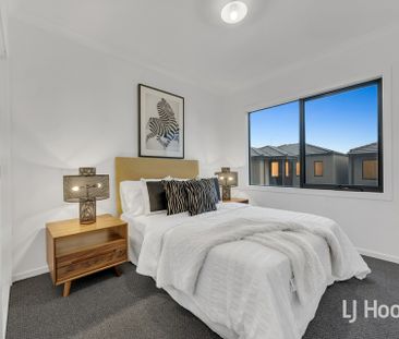 Spacious, Stylish & Perfectly Located in Central Dandenong - Photo 3