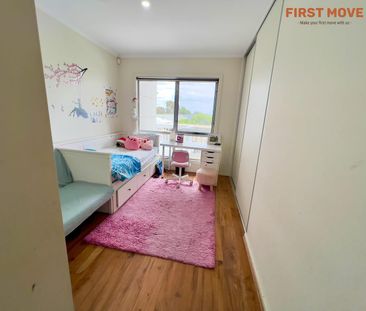 A modern well-appointed upstairs unit - apartment! - Photo 6