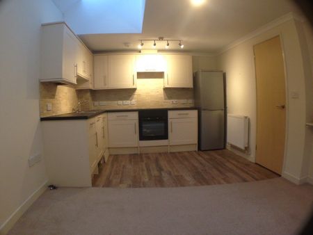 Three Bedroom Apartment to Rent in Taunton - Photo 4