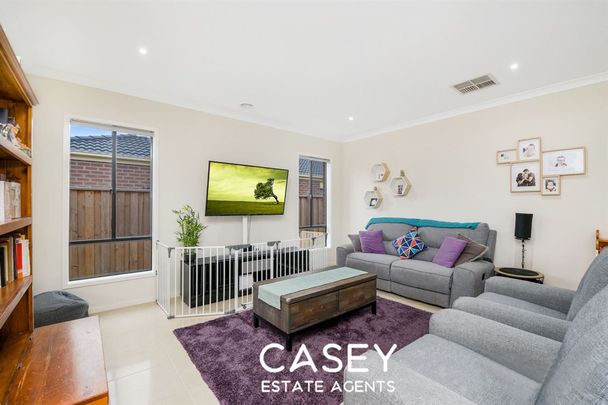 13 Heathcote Grove, Officer - Photo 1