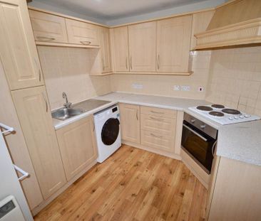 2 bedroom flat to rent - Photo 2