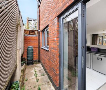 2 bedroom end of terrace house to rent - Photo 2