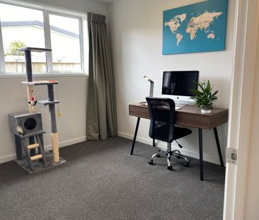 38 Robert Duncan Road, Belfast - Photo 4