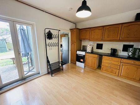 2 bedroom end of terrace house to rent - Photo 4