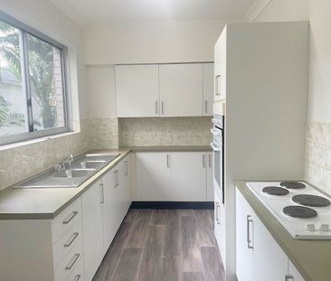 Spacious 2 bedroom Rose Bay apartment!! - Photo 2