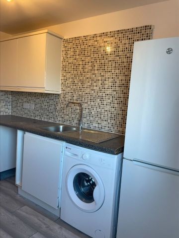 2 Bed Flat, Caversham, RG4 - Photo 2