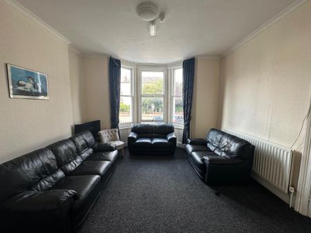 1 bedroom in a house share to rent - Photo 2