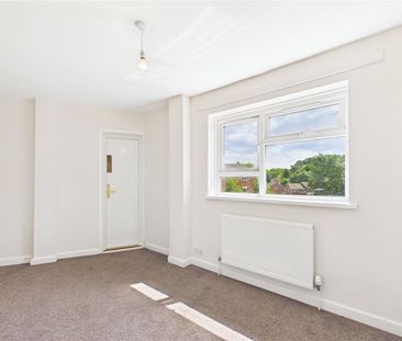 Hunters Hill, Burghfield Common, Reading, Berkshire, RG7 - Photo 6