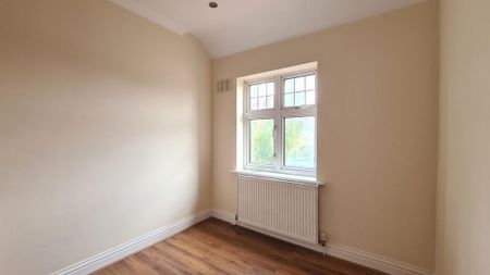 4 bedroom semi-detached house to rent - Photo 3
