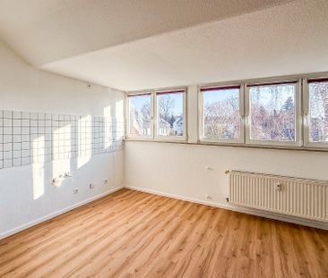 Klein, fein, renoviert: Dachgeschosswohnung mit Stellplatz in Refrath - Foto 2