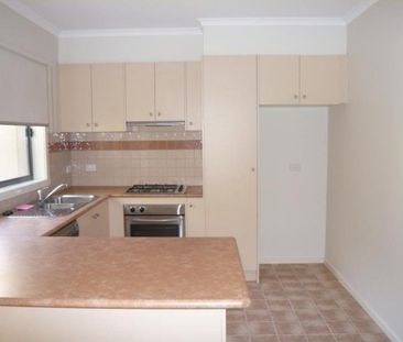 30 Lincoln Mews, Kensington VIC 3031 - Photo 6