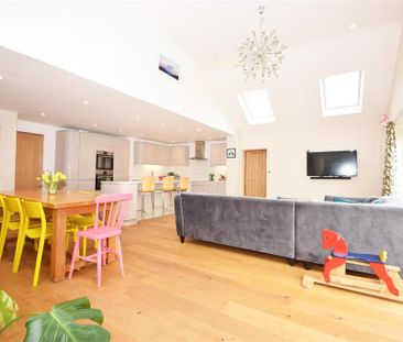 4 bedroom detached house to rent - Photo 1
