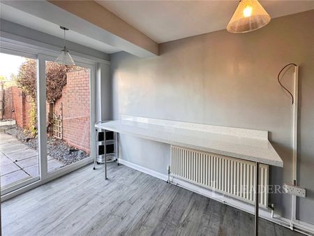 2 bedroom house to rent The Fairway, Kings Norton, B38 - Photo 4