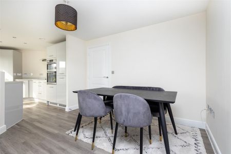 Cusworth Garth, Leeds - Photo 3