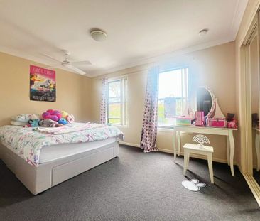Tranquil Lake Views & Convenient Carrara Lifestyle - Photo 5
