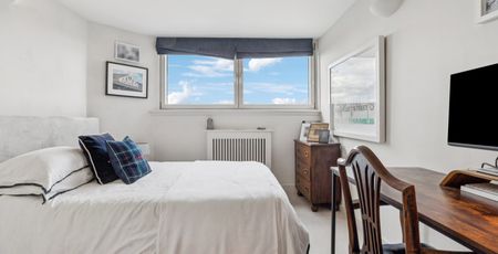 A stunning and rarely available two-bedroom apartment with uninterrupted views of the River Thames and London skyline, set within Chelsea Reach Tower, SW10. - Photo 4