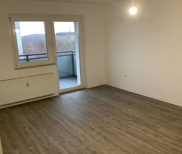 Sanierte 2-Zi.-Wohnung mit Balkon! - Foto 1