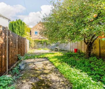 4 bedroom end of terrace house to rent - Photo 3