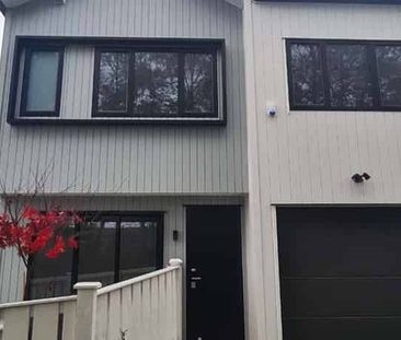 Stunning Four Bedroom Townhouse - Photo 1