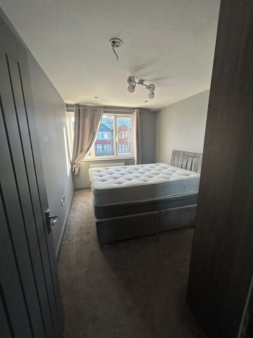 3 Bed Flat, Windsor Road, M25 - Photo 5