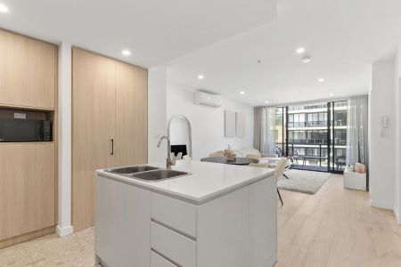 Contemporary Two-Bedroom Apartment with Exceptional Views - Photo 3