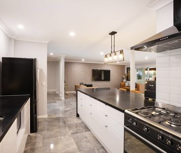 19 Etna Street, Isle Of Capri QLD 4217 - House For Rent | Domain - Photo 4