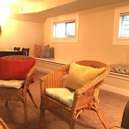 Lovely 2 bedroom furnished suite in Kitsilano - fantastic location! - Photo 3