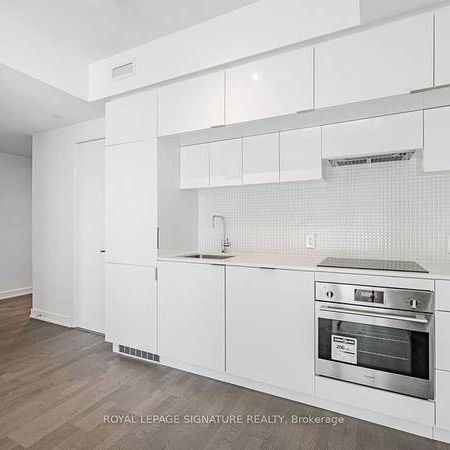 Yonge & Eglinton Luxurious 1Bdrm Flr To Ceiling Windows Open Concept - Photo 3