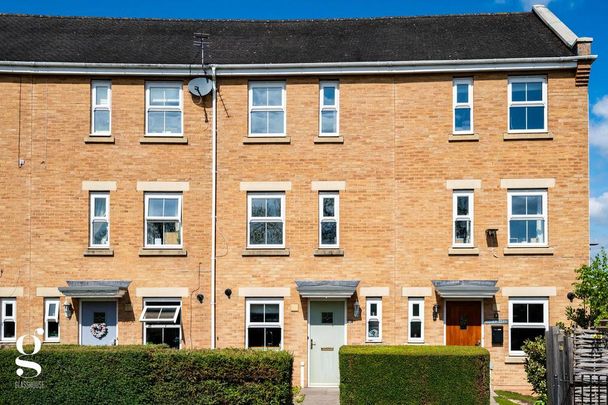 4 bedroom terraced house to rent - Photo 1