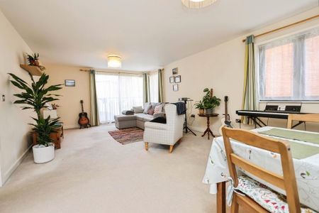 2 bedroom flat to rent - Photo 2