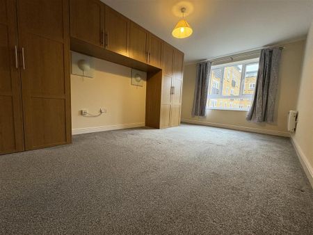 3 bedroom flat to rent - Photo 5