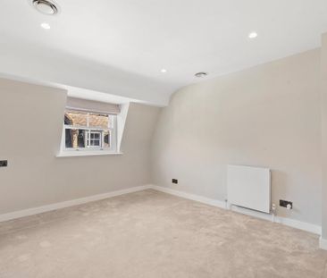 3 bedroom mews to rent - Photo 2