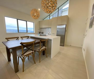 Luxury home with stunning views - Photo 4