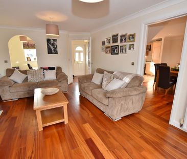 3 bedroom end of terrace house to rent - Photo 2