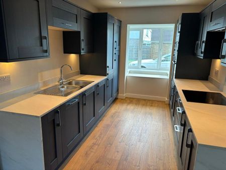 4 bedroom detached house to rent - Photo 5
